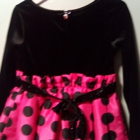 YOUNGLAND girls holiday party dress. Red and black with black polka dots. Size 5 - Picture 5 of 11
